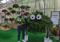 Marcus Jansen of FantasticFoliage. "Meet your new friend Frizz! The FuzzyFern™ collection starts with this Asparagus densiflorus ‘Sprengeri’ named Frizz seen here with product development manager Marcus Jansen. This asparagus fern saves growers money, space and grief by providing a more reliable supply of seed with higher germination at 80%. It brings a fun texture to mixed containers, hanging baskets, cut floral arrangements and indoor planters."